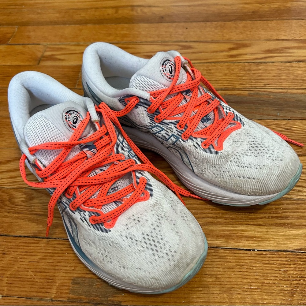 Women’s ASICS Gel Cumulus 23 size 8